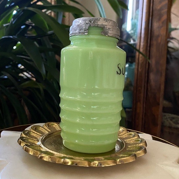 1930’s Jeannette Jadeite Beehive Sugar Shaker Depression Era Glass - Picture 3 of 15